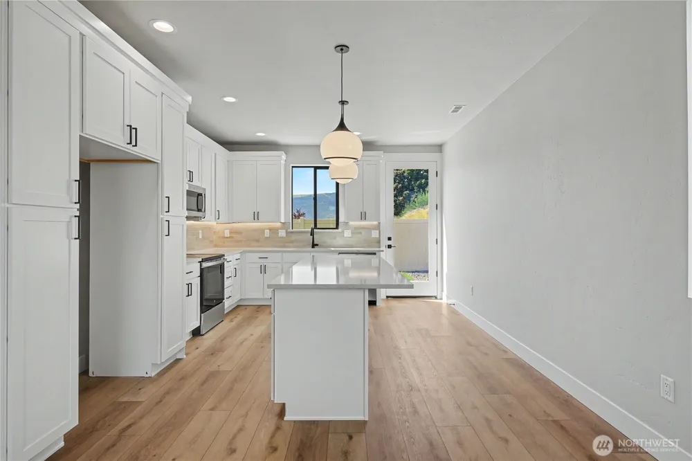 562 S Oasis Loop East Wenatchee, WA 98802