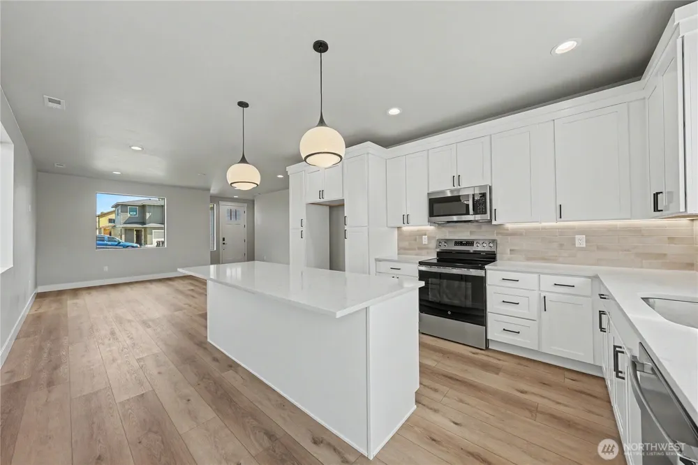 562 S Oasis Loop East Wenatchee, WA 98802