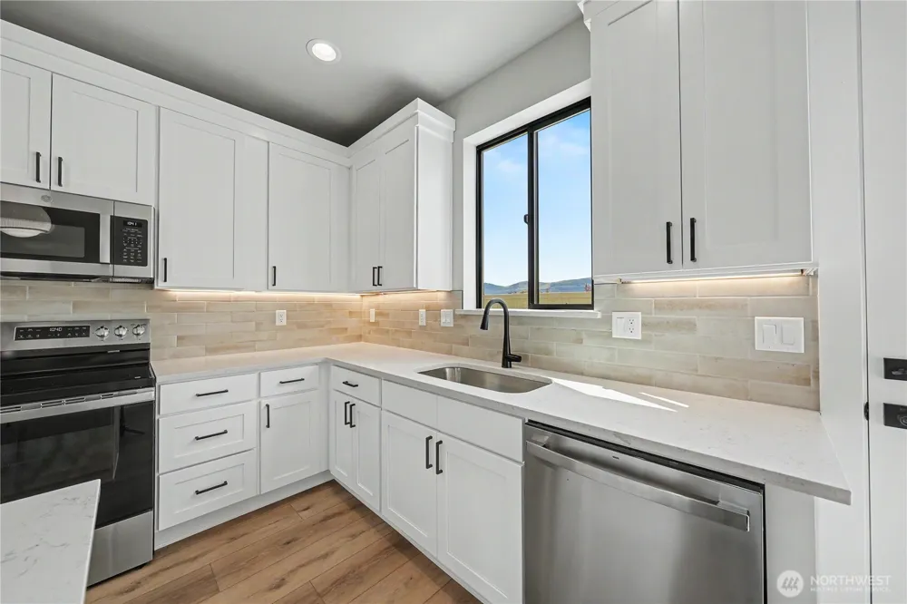 562 S Oasis Loop East Wenatchee, WA 98802