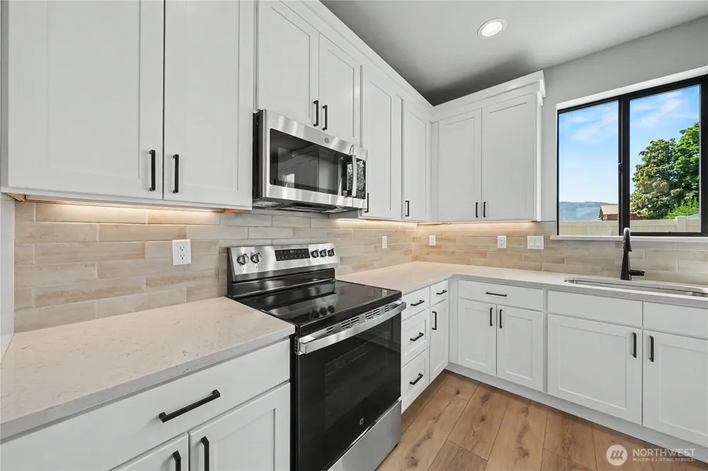 562 S Oasis Loop East Wenatchee, WA 98802