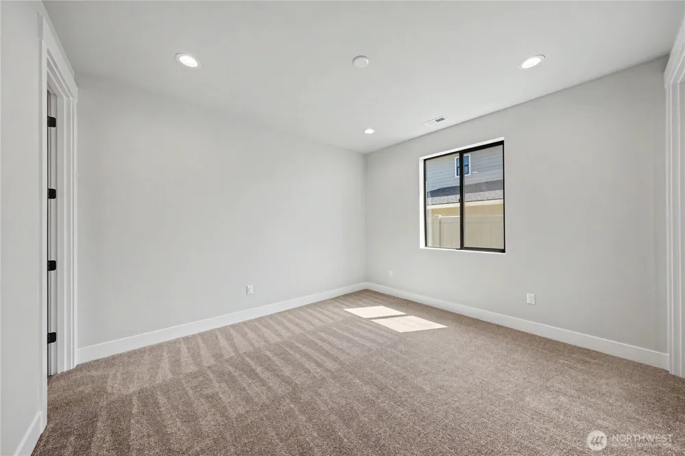 562 S Oasis Loop East Wenatchee, WA 98802