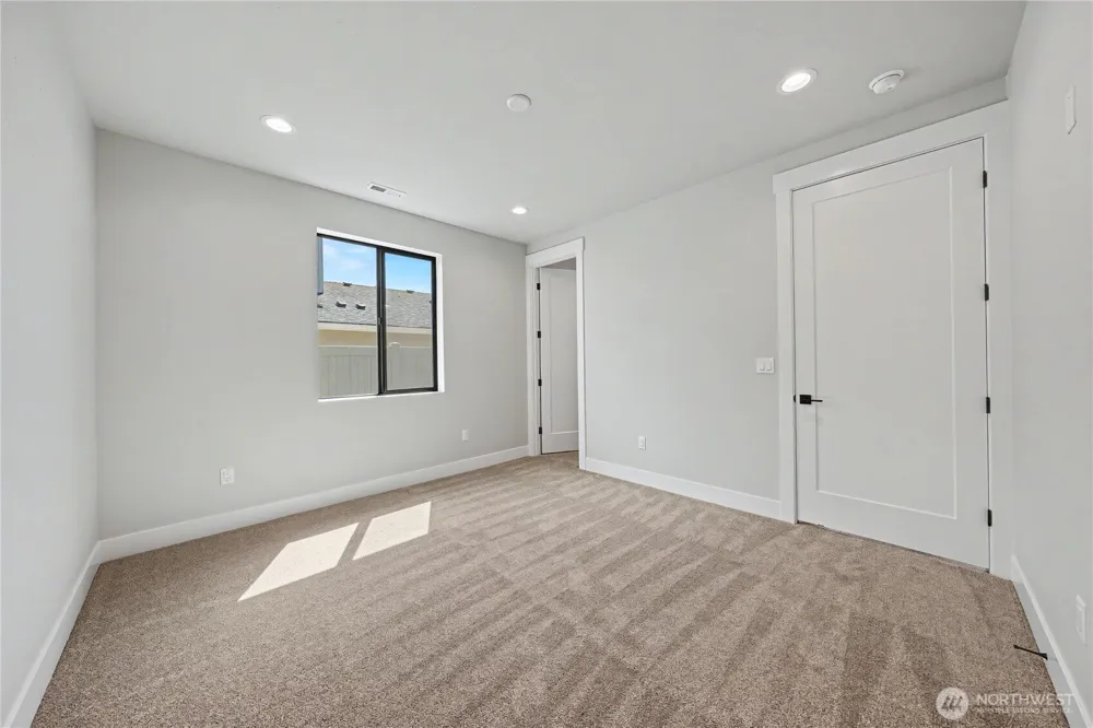 562 S Oasis Loop East Wenatchee, WA 98802