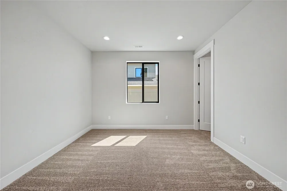 562 S Oasis Loop East Wenatchee, WA 98802