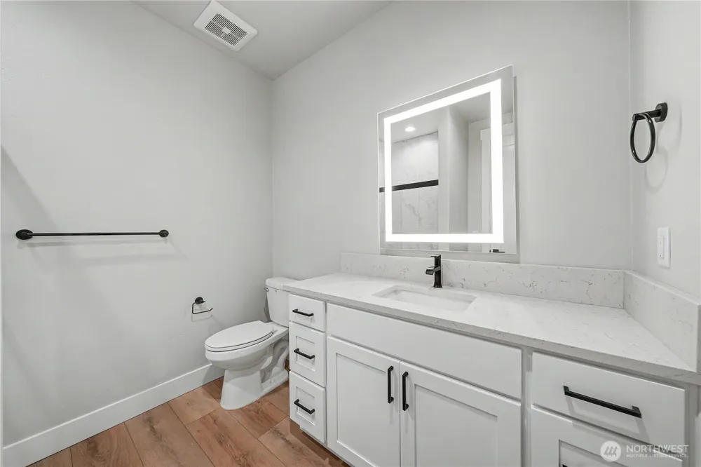 562 S Oasis Loop East Wenatchee, WA 98802