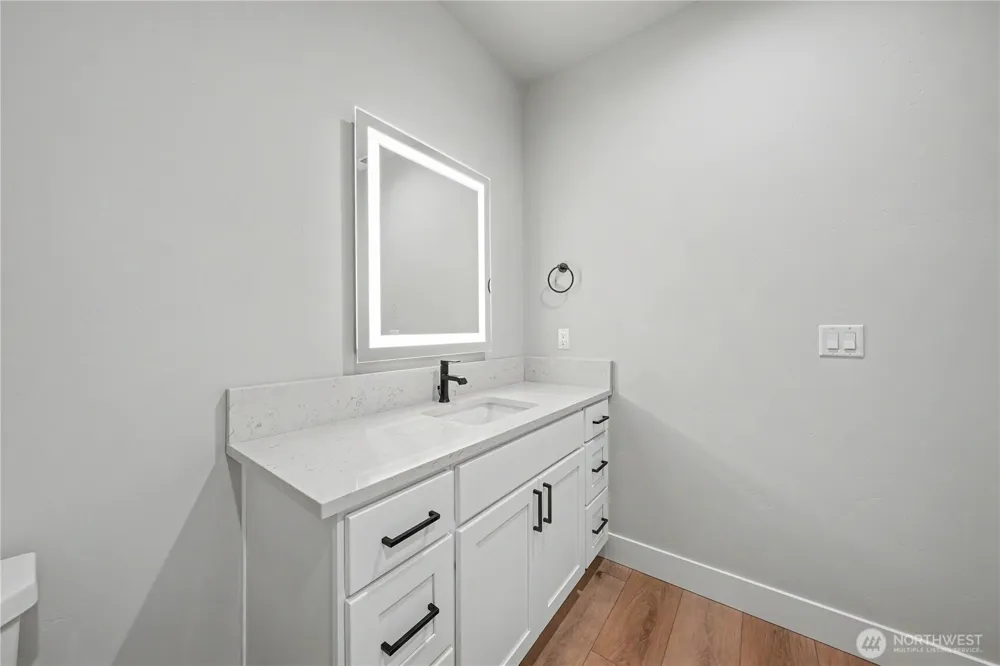 562 S Oasis Loop East Wenatchee, WA 98802