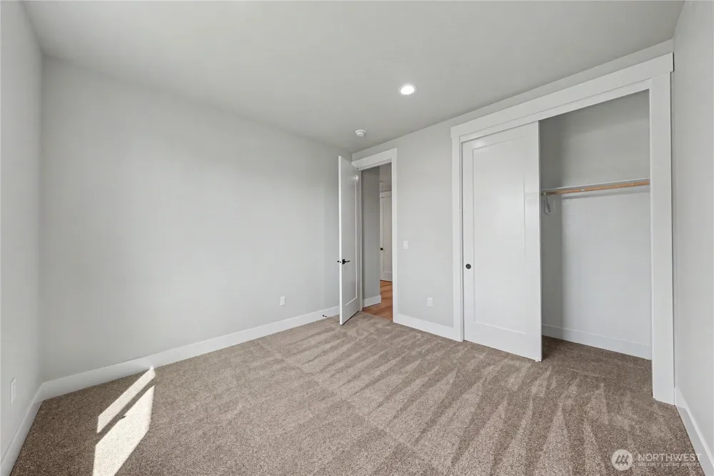 562 S Oasis Loop East Wenatchee, WA 98802