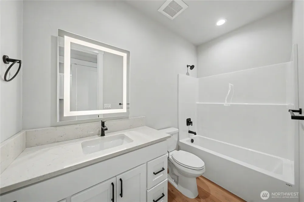 562 S Oasis Loop East Wenatchee, WA 98802