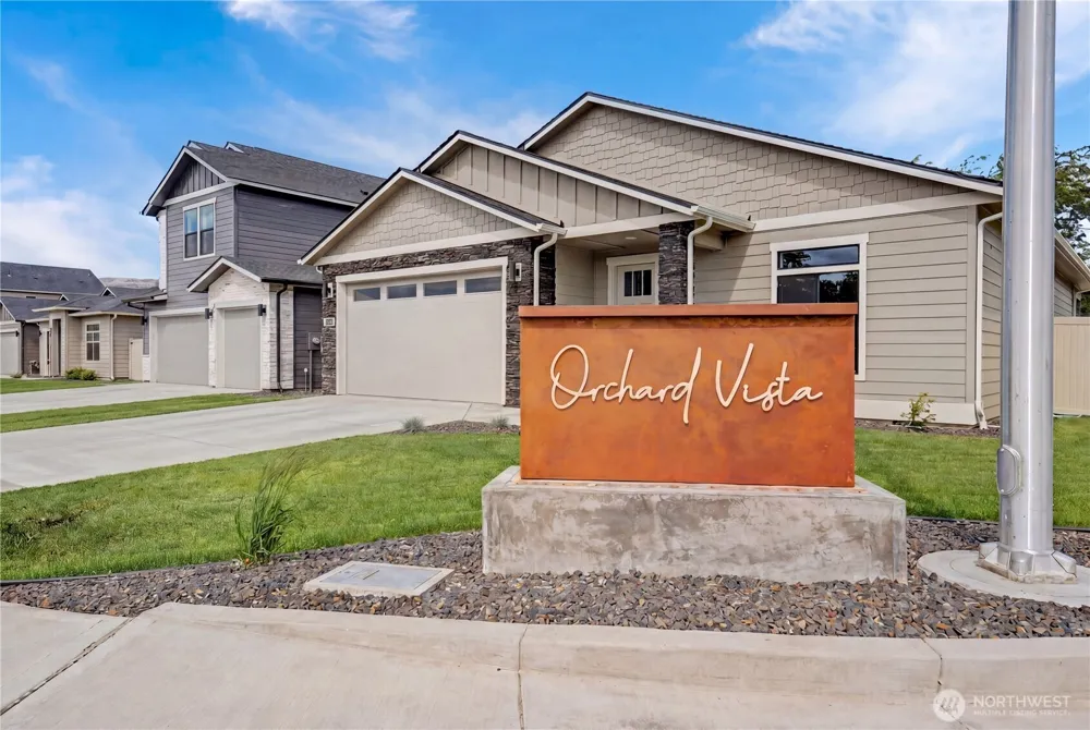 562 S Oasis Loop East Wenatchee, WA 98802