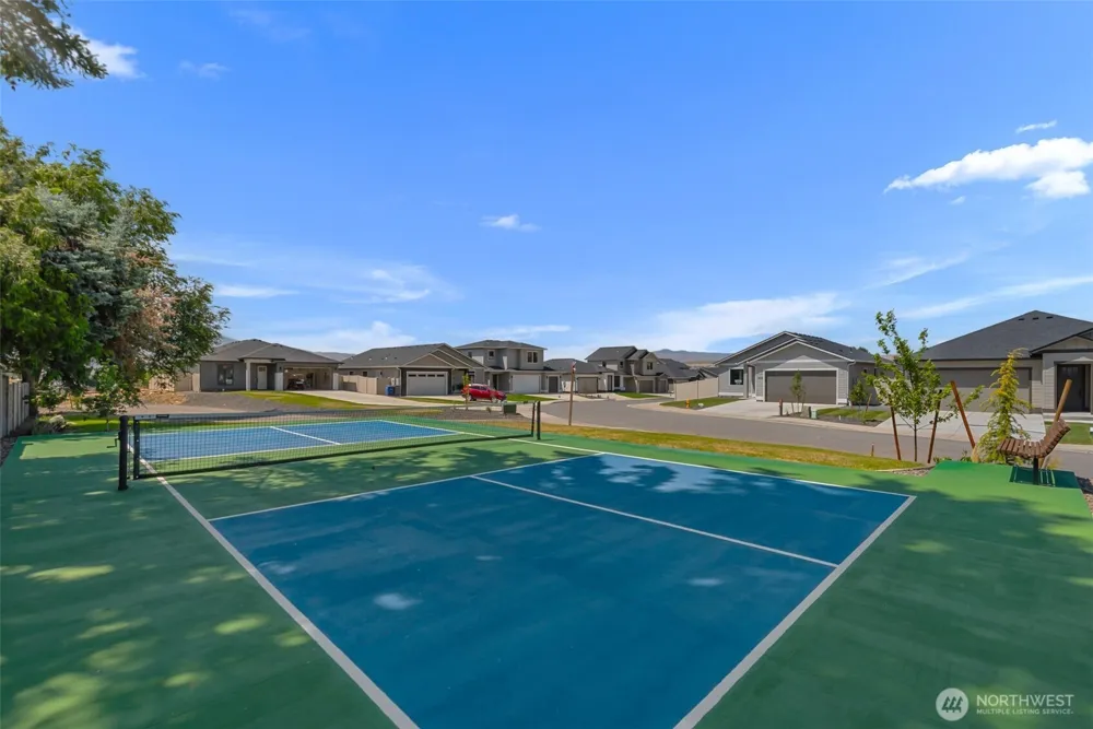 562 S Oasis Loop East Wenatchee, WA 98802