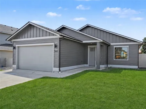 562 S Oasis Loop