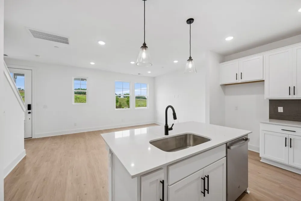 2595 Peaceful Valley Dr Columbia, TN 38401