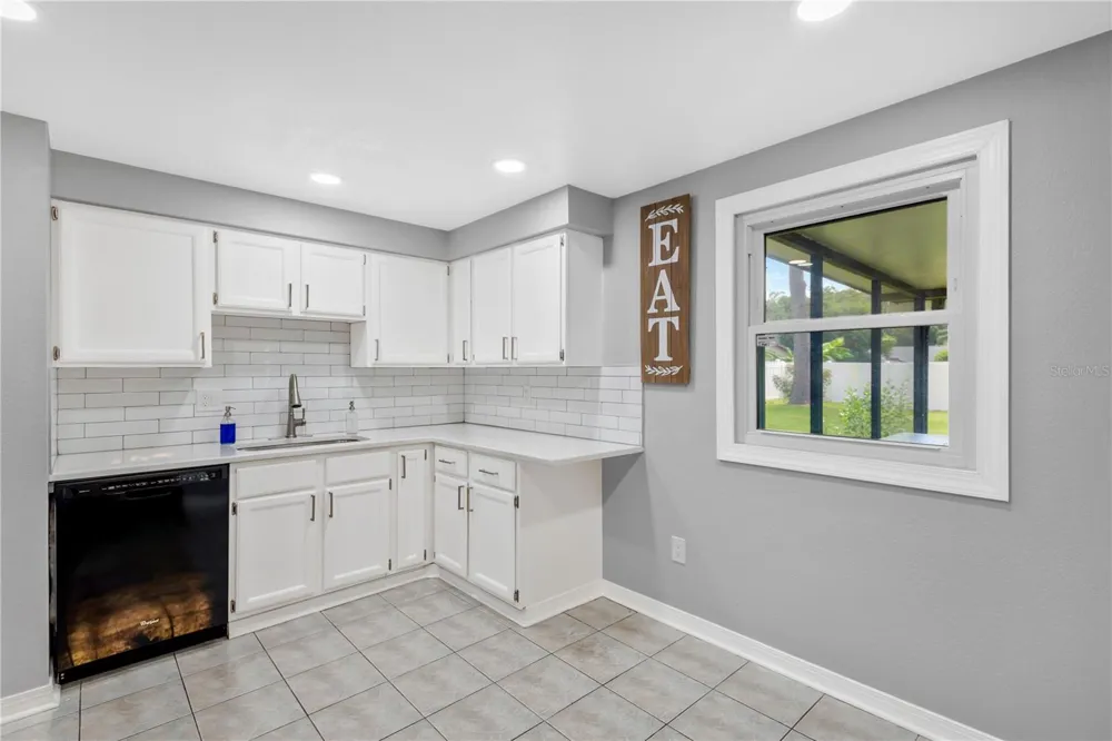 819 JACARANDA DRIVE Oldsmar, FL 34677