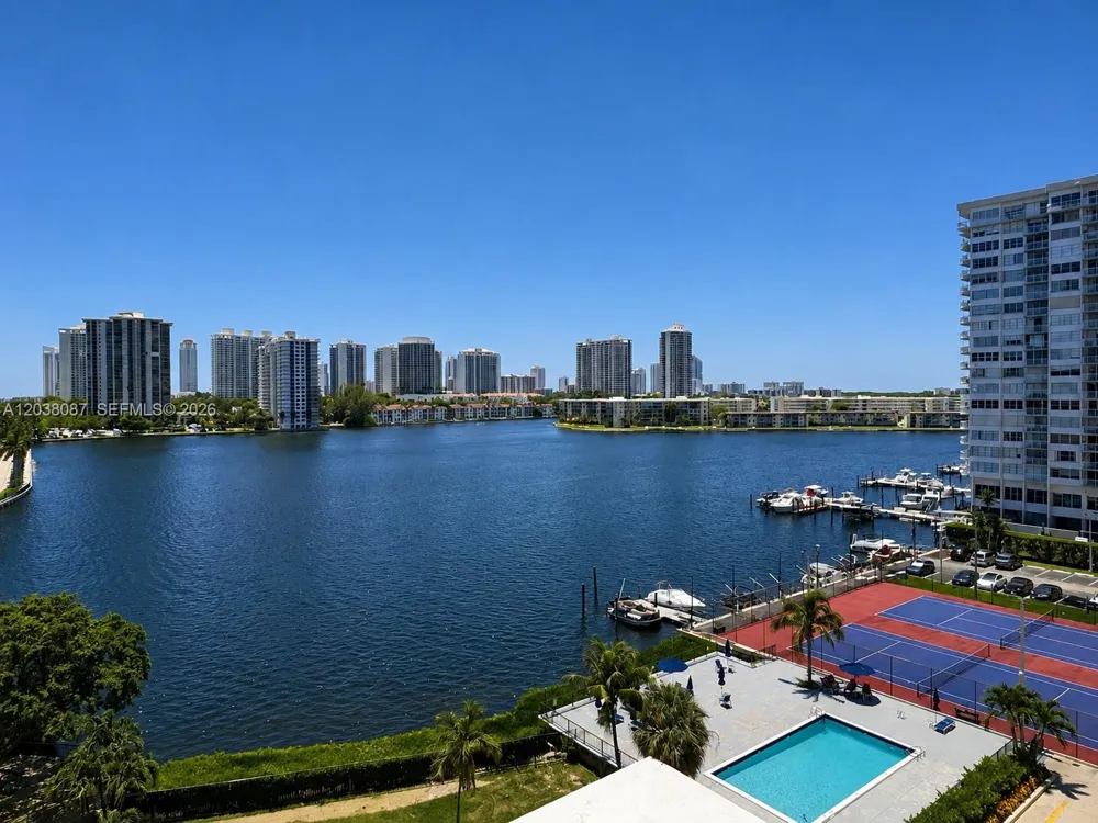 2780 NE 183rd St #810 Aventura, FL 33160