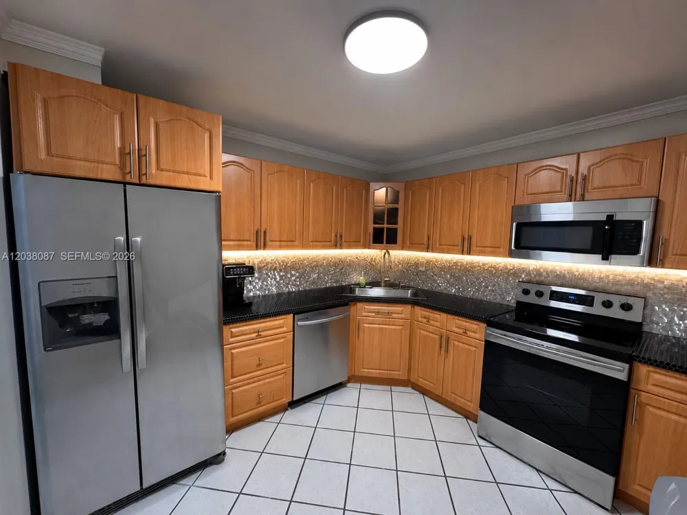2780 NE 183rd St #810 Aventura, FL 33160