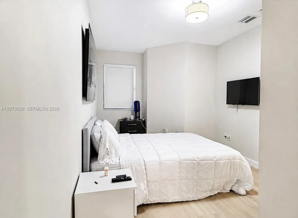 5930 NW 104th Path Doral, FL 33178