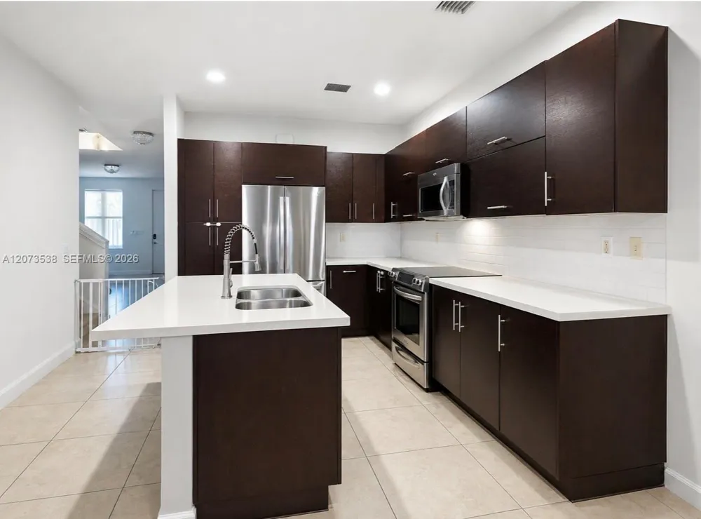 5930 NW 104th Path Doral, FL 33178
