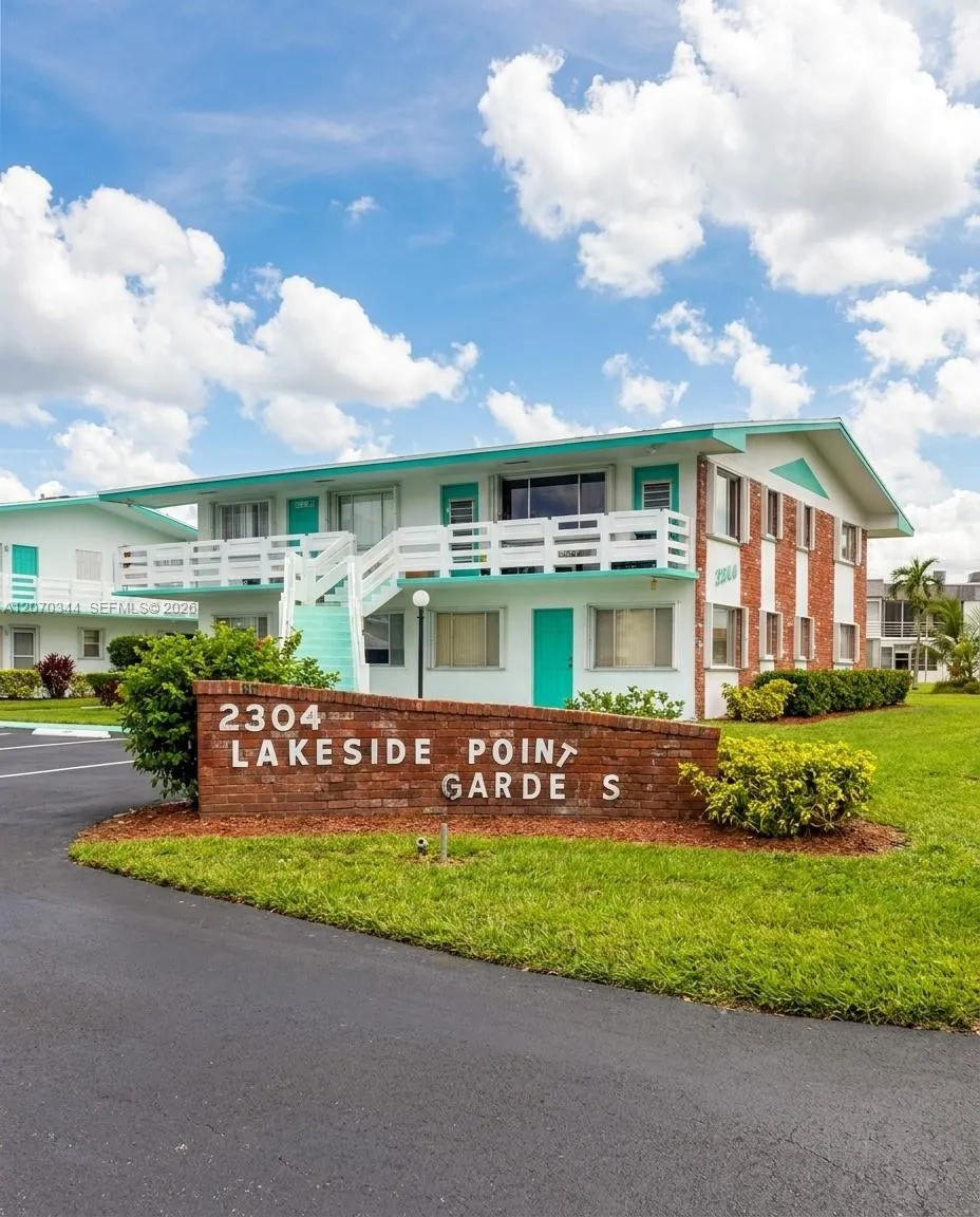 2304 Lake Osborne Dr #21 Lake Worth, FL 33461