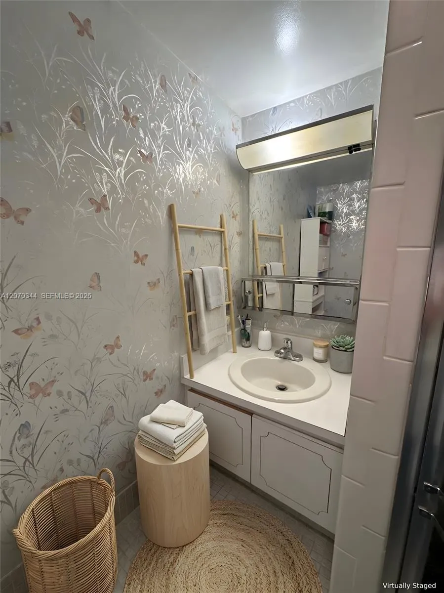 2304 Lake Osborne Dr #21 Lake Worth, FL 33461