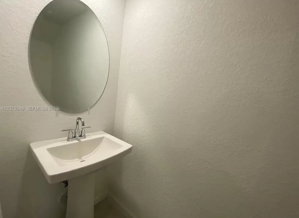 2810 NW 181st St Miami Gardens, FL 33056