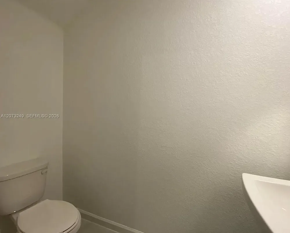 2810 NW 181st St Miami Gardens, FL 33056