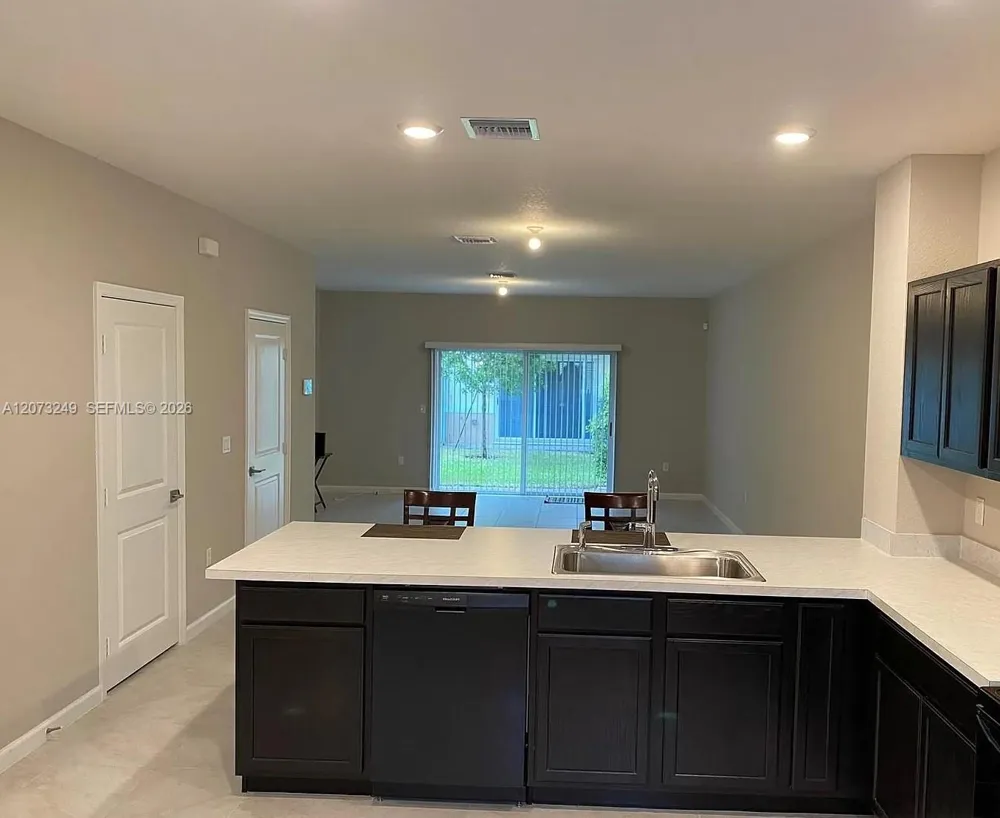 2810 NW 181st St Miami Gardens, FL 33056