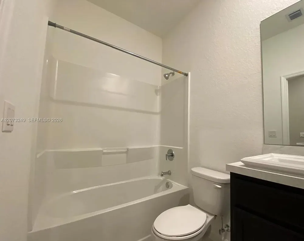 2810 NW 181st St Miami Gardens, FL 33056