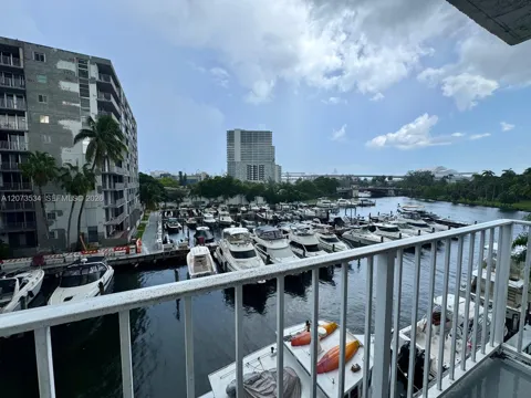 1720 NW N River Dr #408