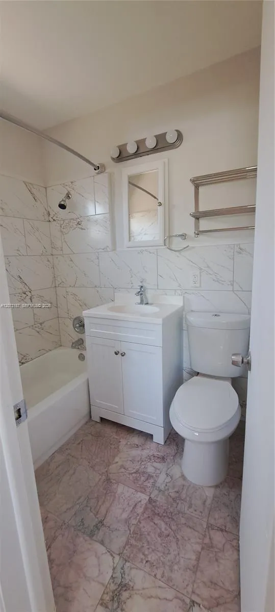 1644 NE 33rd St #B Oakland Park, FL 33334