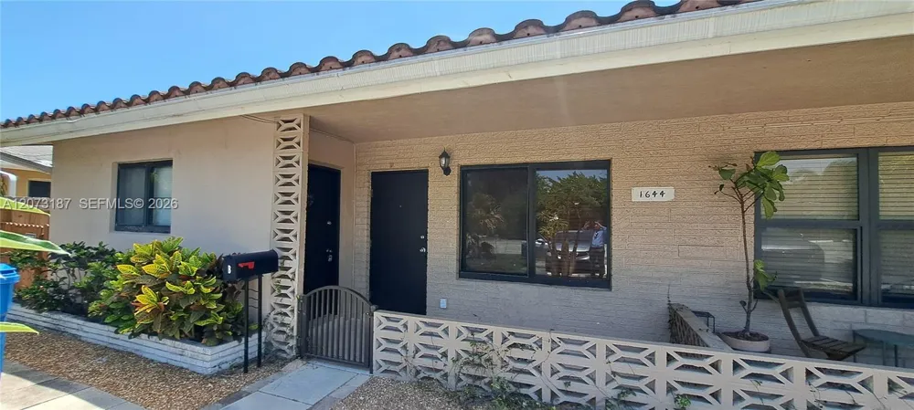 1644 NE 33rd St #B Oakland Park, FL 33334
