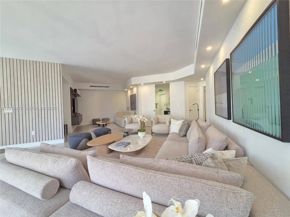 739 Crandon Blvd #202 Key Biscayne, FL 33149