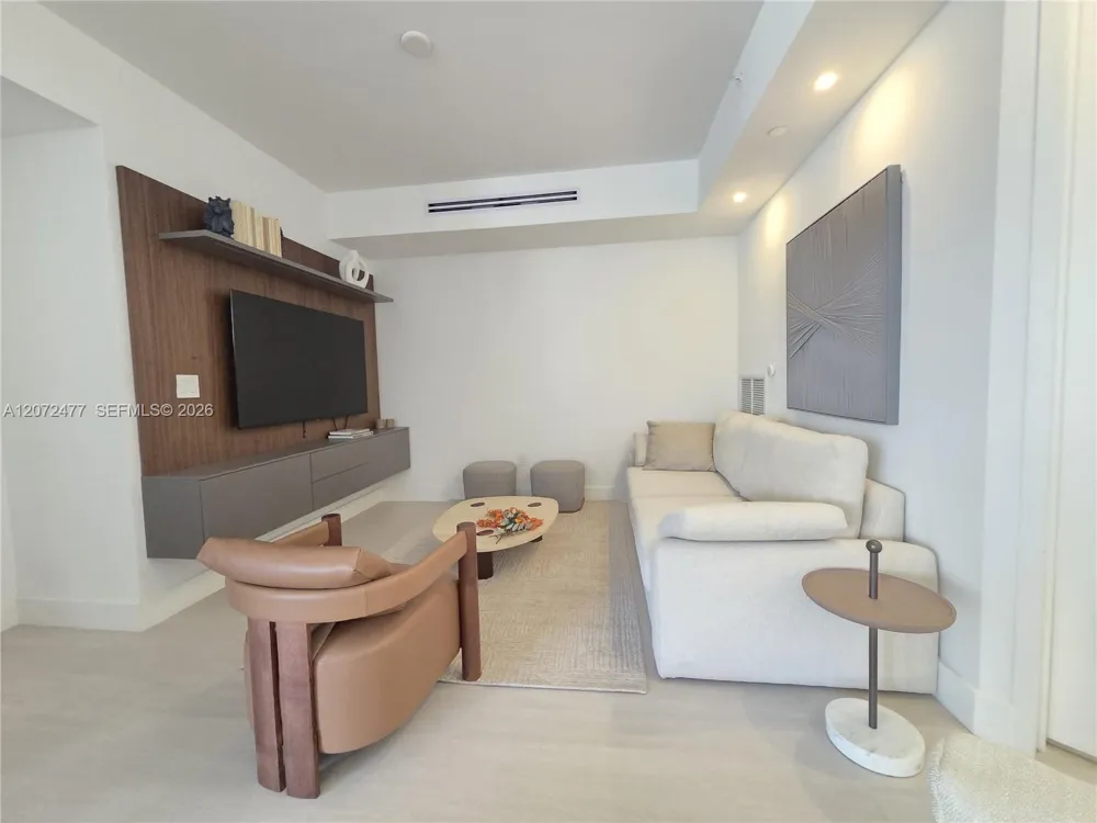739 Crandon Blvd #202 Key Biscayne, FL 33149