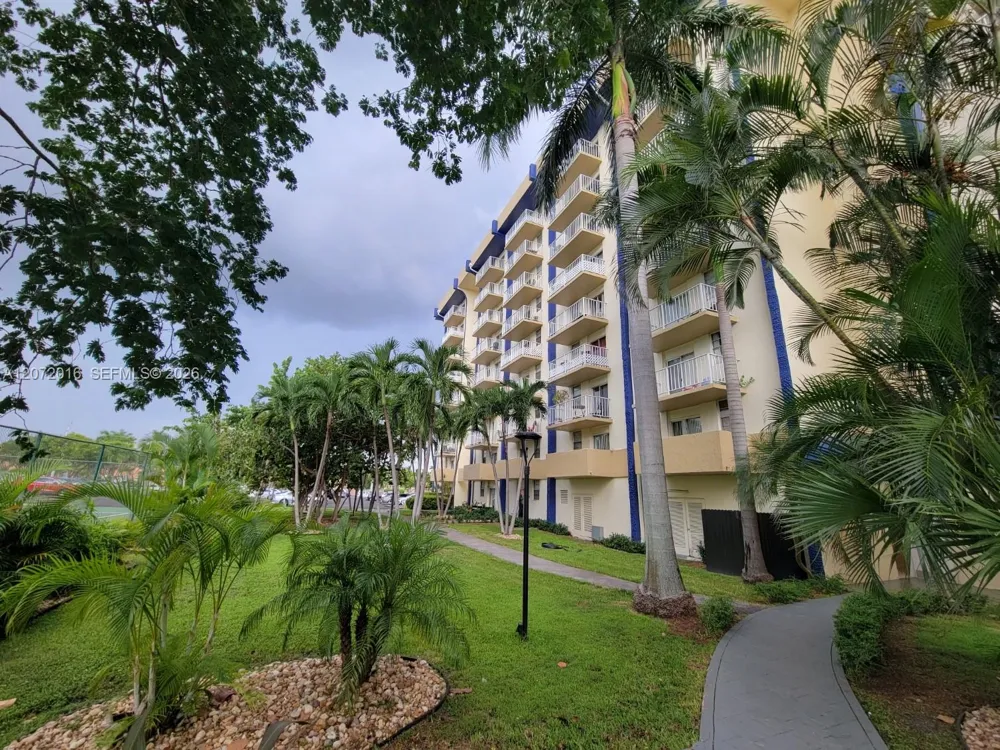4550 NW 9th St #512E Miami, FL 33126