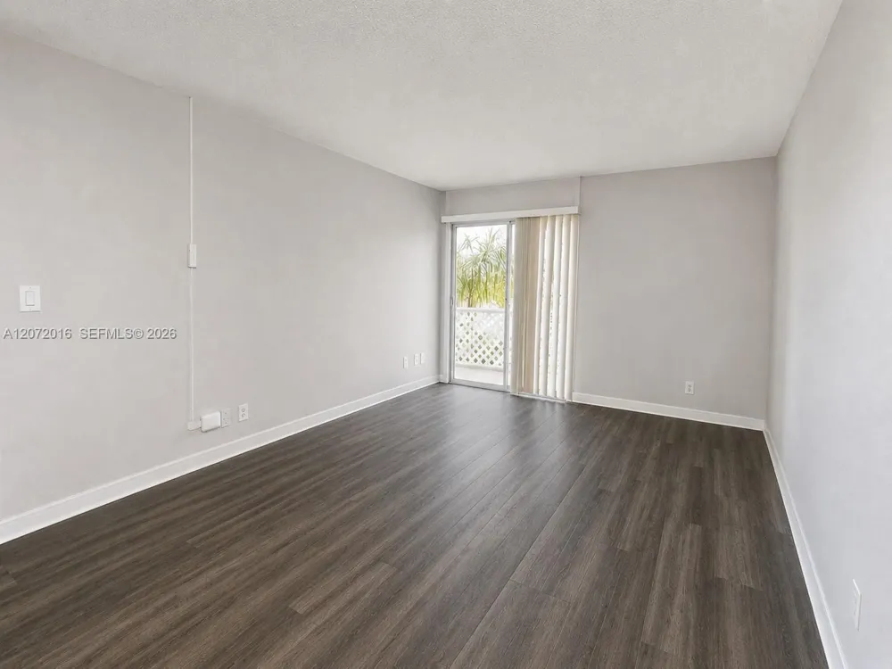 4550 NW 9th St #512E Miami, FL 33126