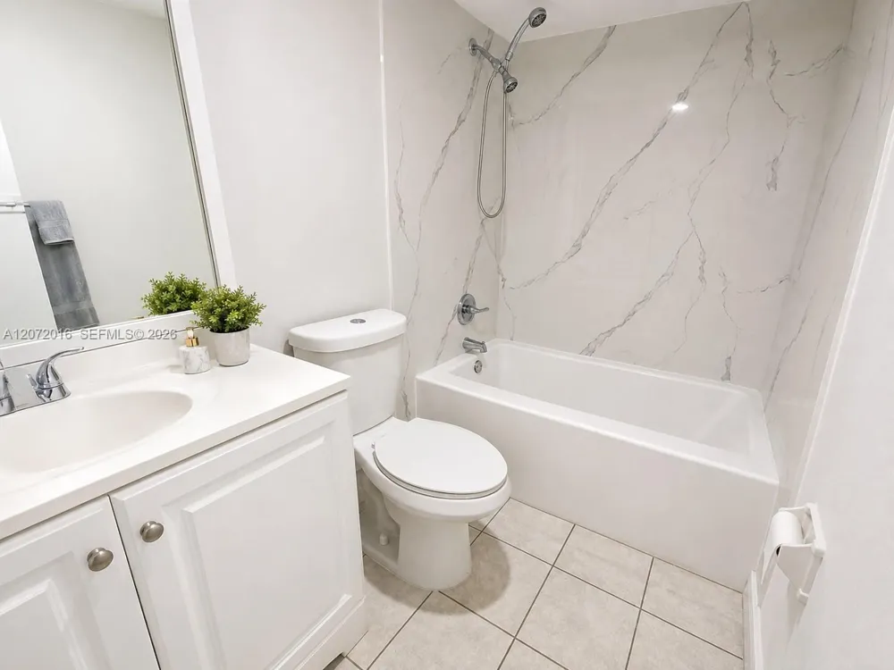 4550 NW 9th St #512E Miami, FL 33126