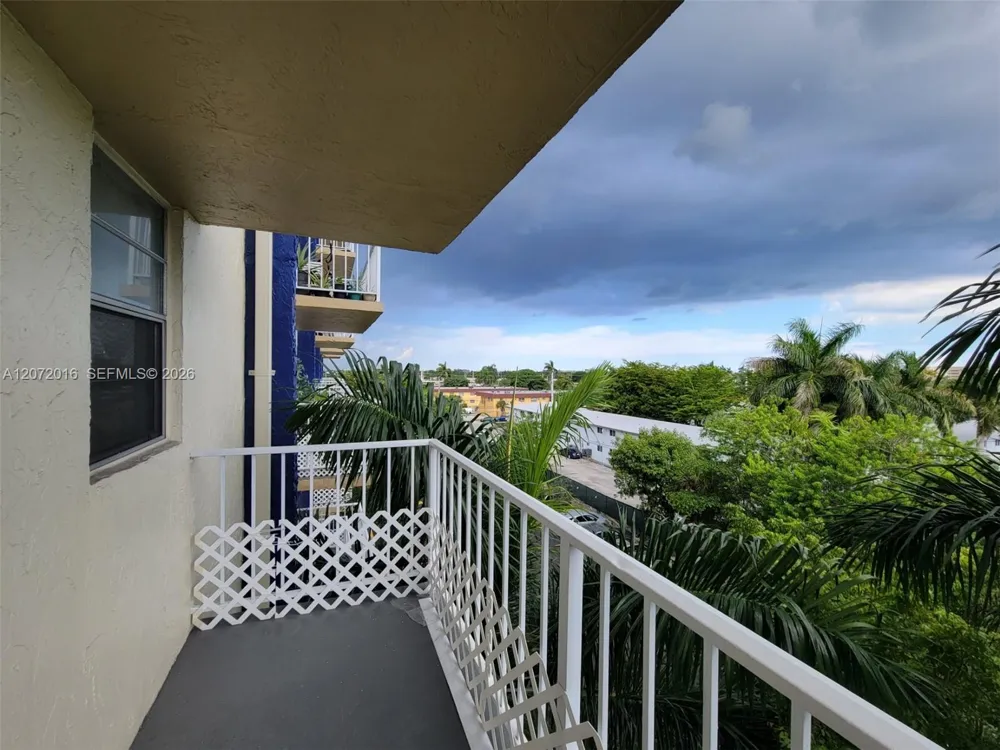 4550 NW 9th St #512E Miami, FL 33126