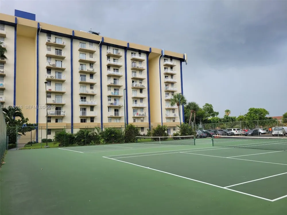 4550 NW 9th St #512E Miami, FL 33126