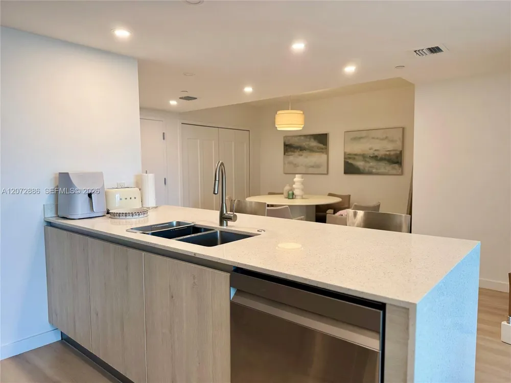 13800 Highland Dr #307 North Miami Beach, FL 33181