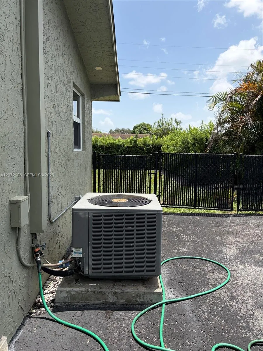 7810 NW 11th Ct Pembroke Pines, FL 33024