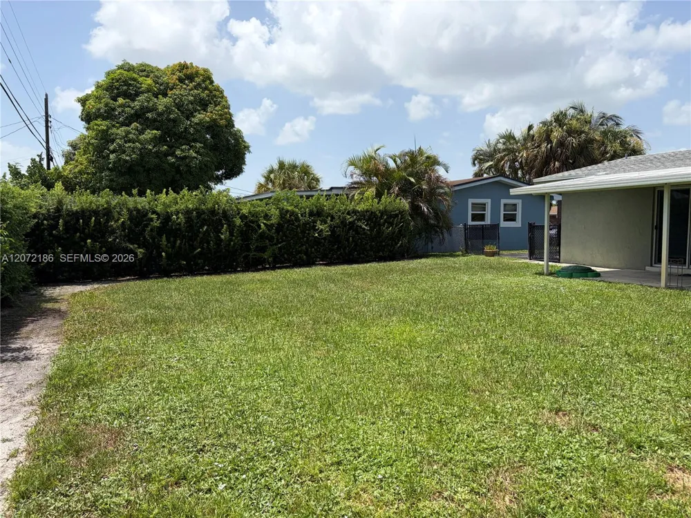 7810 NW 11th Ct Pembroke Pines, FL 33024