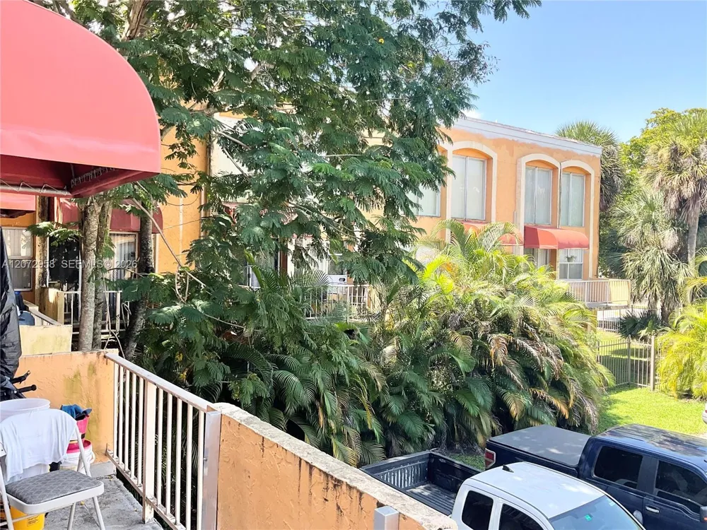 17901 NW 68th Ave #T207 Hialeah, FL 33015