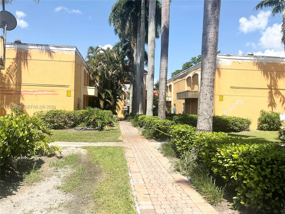 17901 NW 68th Ave #T207 Hialeah, FL 33015