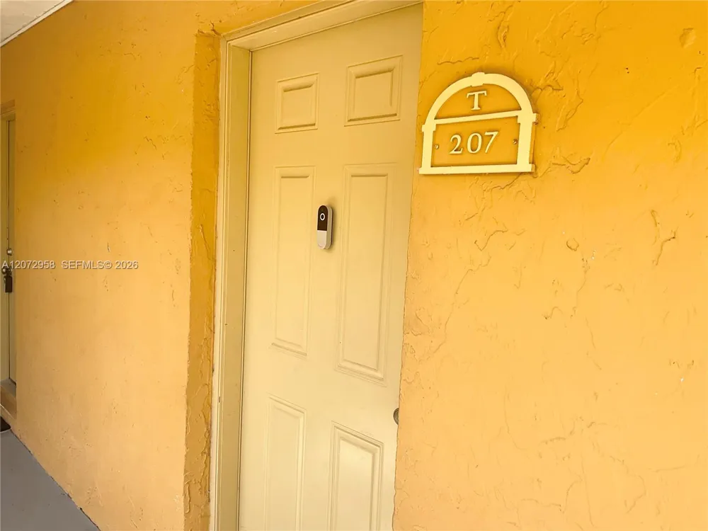 17901 NW 68th Ave #T207 Hialeah, FL 33015