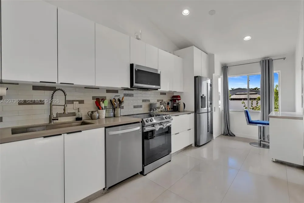 5506 SW 28th Ter Dania Beach, FL 33312
