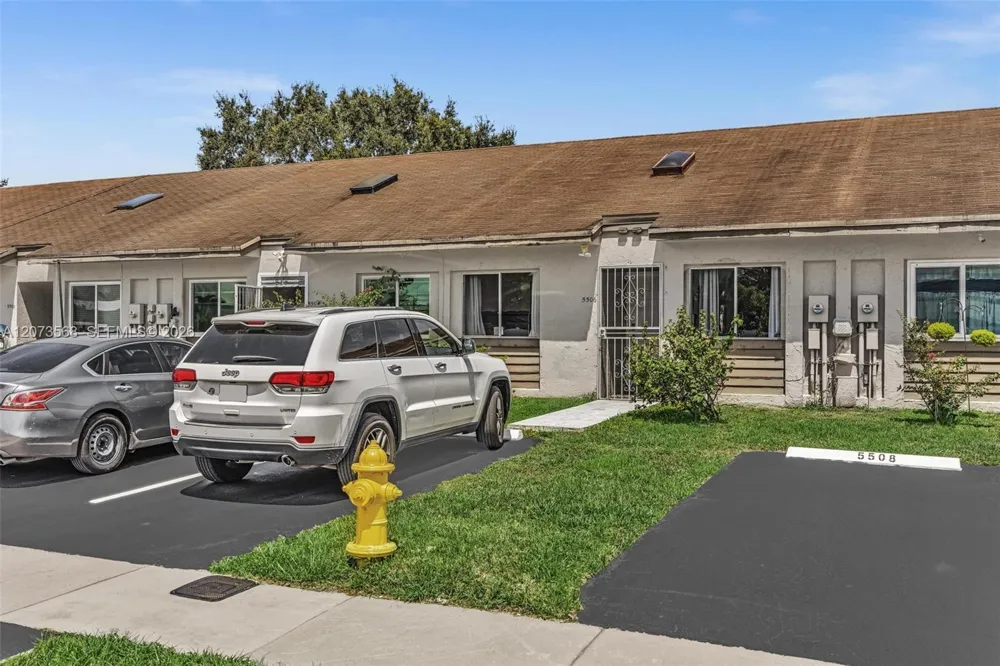 5506 SW 28th Ter Dania Beach, FL 33312