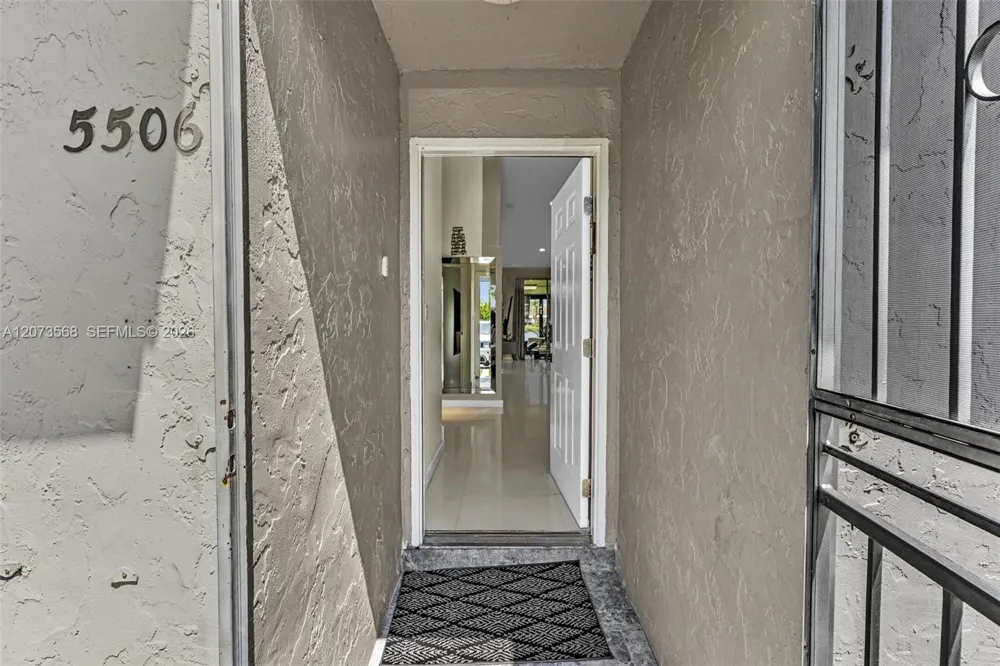 5506 SW 28th Ter Dania Beach, FL 33312