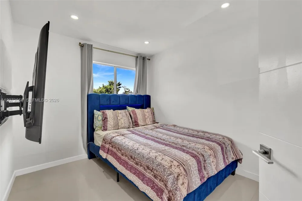 5506 SW 28th Ter Dania Beach, FL 33312