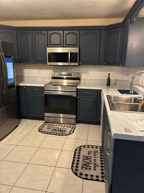 332 SE MAJESTIC TERRACE