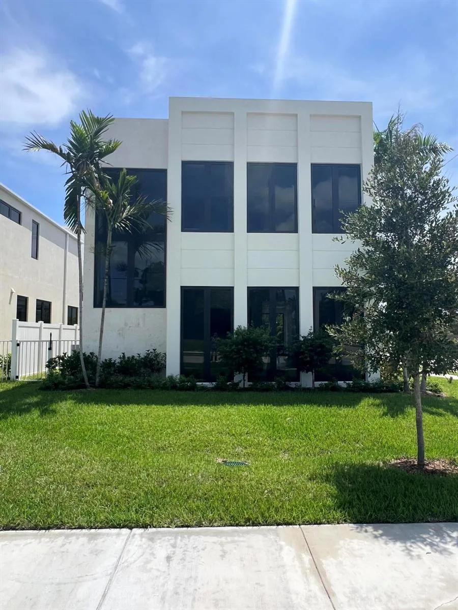 735 SE 4TH AVENUE Delray Beach, FL 33483