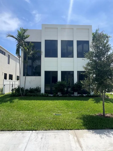 735 SE 4TH AVENUE