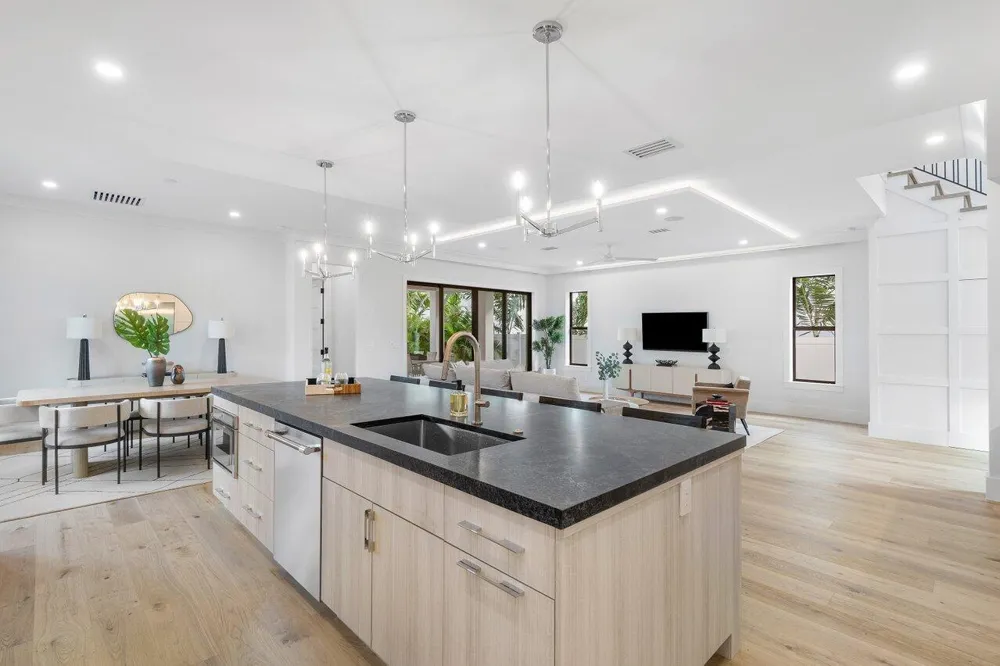 735 SE 4TH AVENUE Delray Beach, FL 33483